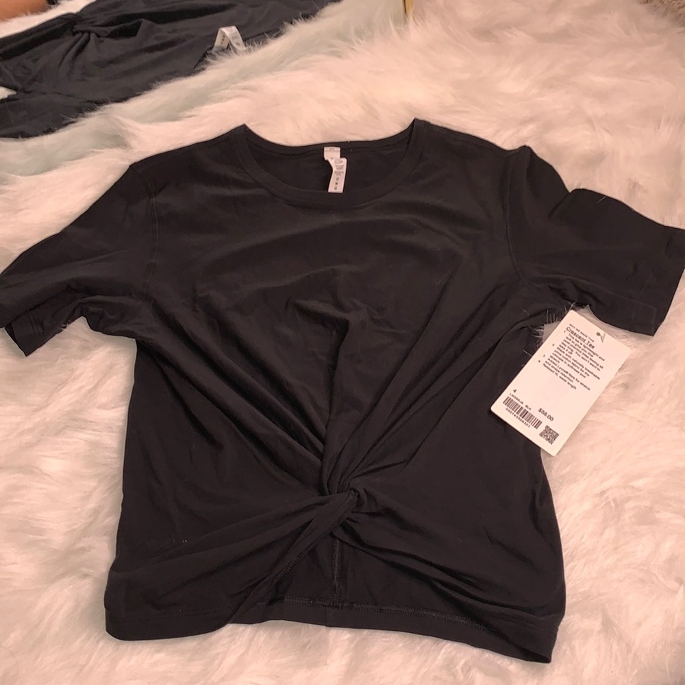 Lululemon Crescent tee